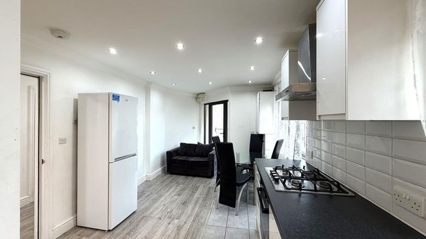 2 bedroom flat to rent - Photo 1