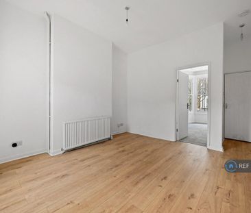 1 bedroom in a flat share to rent - Photo 1