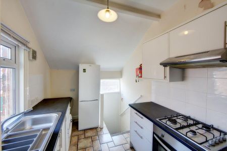 5 bedroom maisonette to rent - Photo 2