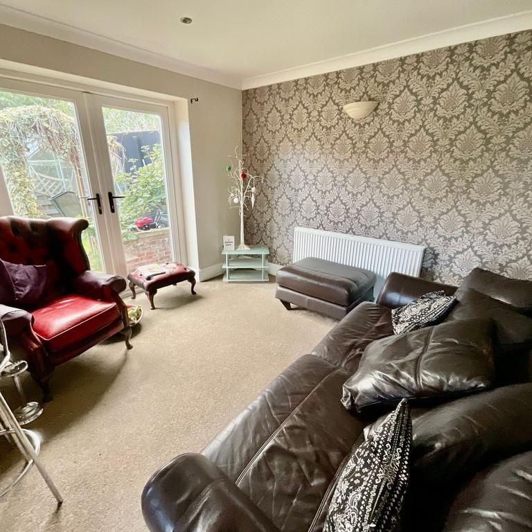 4 bedroom property to rent - Photo 1