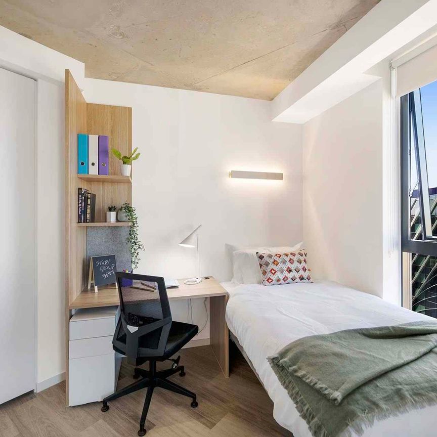 Signature Plus Twin Apartment, King Single Bed - Photo 2