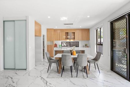 Near-New 5 Bedroom Duplex on Quite Street-Walk to Station and Shops - Photo 4