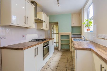 2 bed House - Terraced To Let - Photo 2