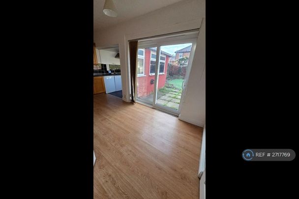 3 bedroom semi-detached house to rent - Photo 1