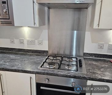 3 bedroom flat to rent - Photo 6