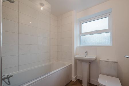 3 bedroom semi-detached house to rent - Photo 3