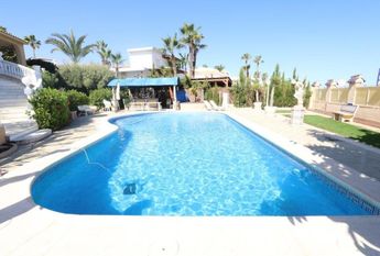 Villa de Lujo en Primera Línea de Playa en Cala Capitán