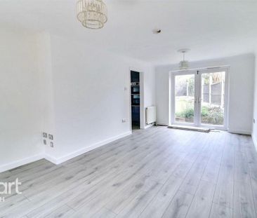 3 bedroom end of terrace house to rent - Photo 1
