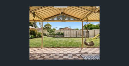 3 Bedroom Home in Quiet Cul-de-sac - Photo 4