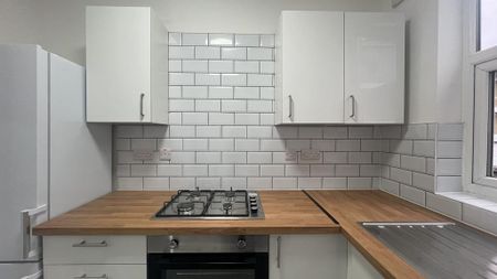 3 bedroom flat to rent - Photo 3