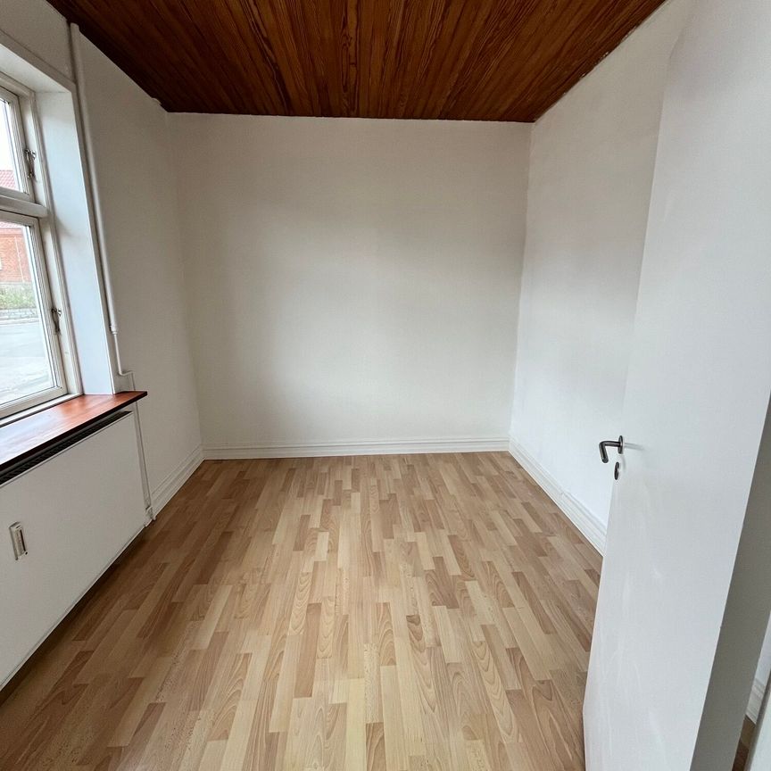 Stor villalejlighed med 4 værelser - Photo 1
