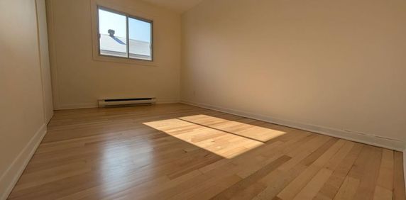 4½ Rénové Ste-Thérèse | 2e étage | Stationnement x2 | Disponible - Photo 2