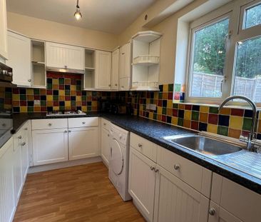 4 bedroom semi-detached house to rent - Photo 6