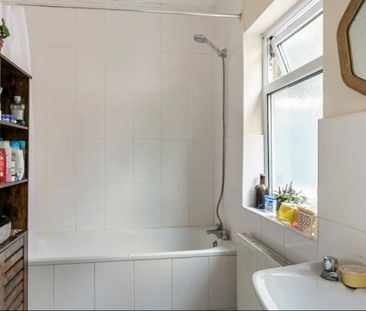 Room in a Shared House, Alpha Road, N18 - Photo 5