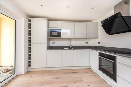 4 bedroom semi-detached house to rent - Photo 4