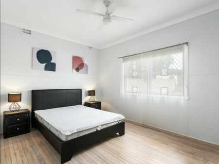 Tidy 2 Bedroom Unit - Photo 2