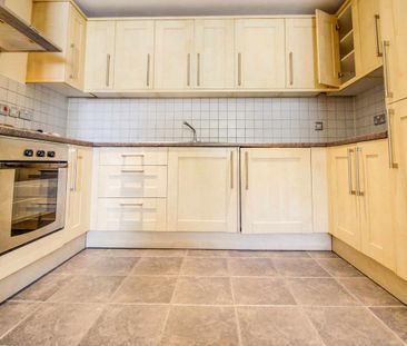 Flat 1, The Old Manse 2B Swindon Street, Swindon, Highworth, SN6 - Photo 4