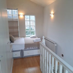 1 Bed Semi-Detached House, Fulham, SW6 - Photo 2