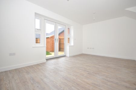 Spindle way, Hardwicke, Gloucester - Photo 5