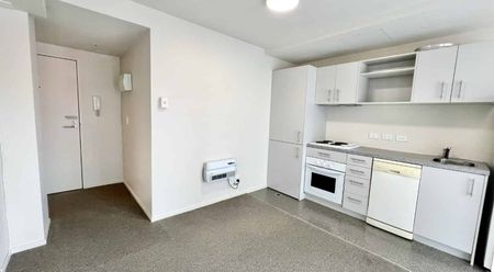 1 Bedroom in Peak - Photo 4