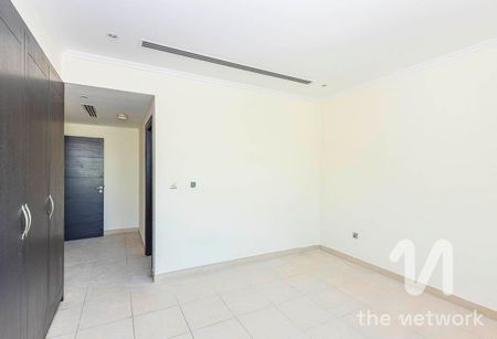 Single Row | Large 3 Beds | Available | Landscaped - Photo 5