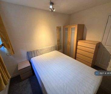 1 bedroom in a flat share to rent - Photo 1