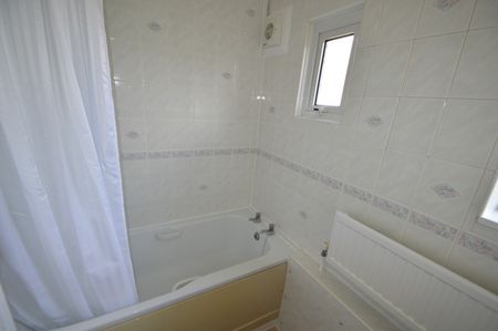 1 bedroom Apartment - High Street, Codicote - Photo 4