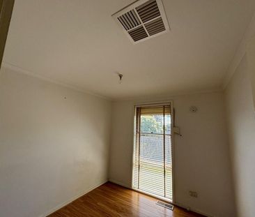 3 BEDROOM FAMILY HOME - Photo 2