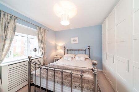 4 Bed Terraced House, Glentanner Way, SW17 - Photo 4