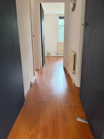 2 Bed Flat, Lavenham Court, SW15 - Photo 2