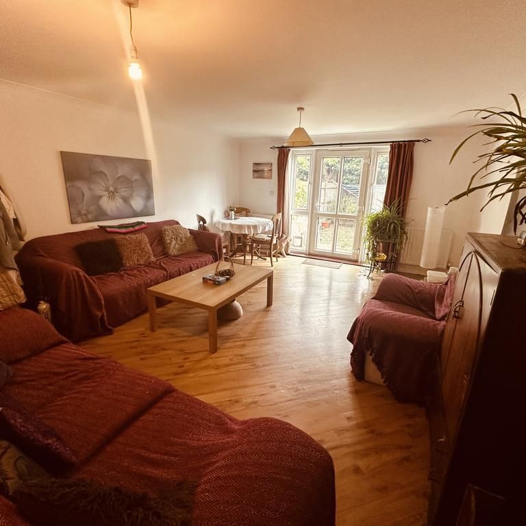 1 bedroom in a house share to rent - Photo 1