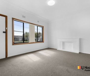 Move-In Ready! Freshly Renovated 3-Bedroom Home - Photo 6