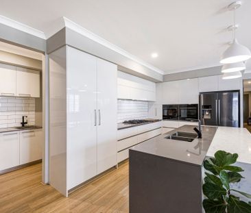 Coastal Comfort Meets Modern Design - Photo 1