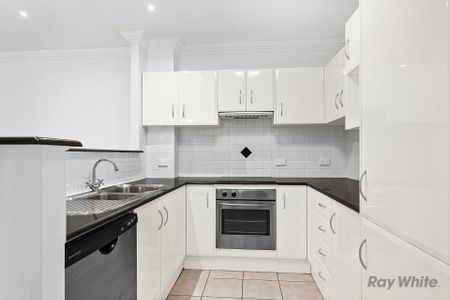Spacious Ground Floor Living in the Heart of Wollongong - Photo 2