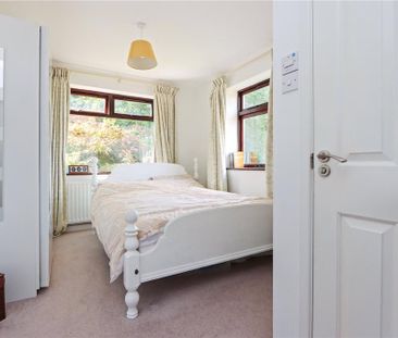 4 bedroom semi-detached house to rent - Photo 3