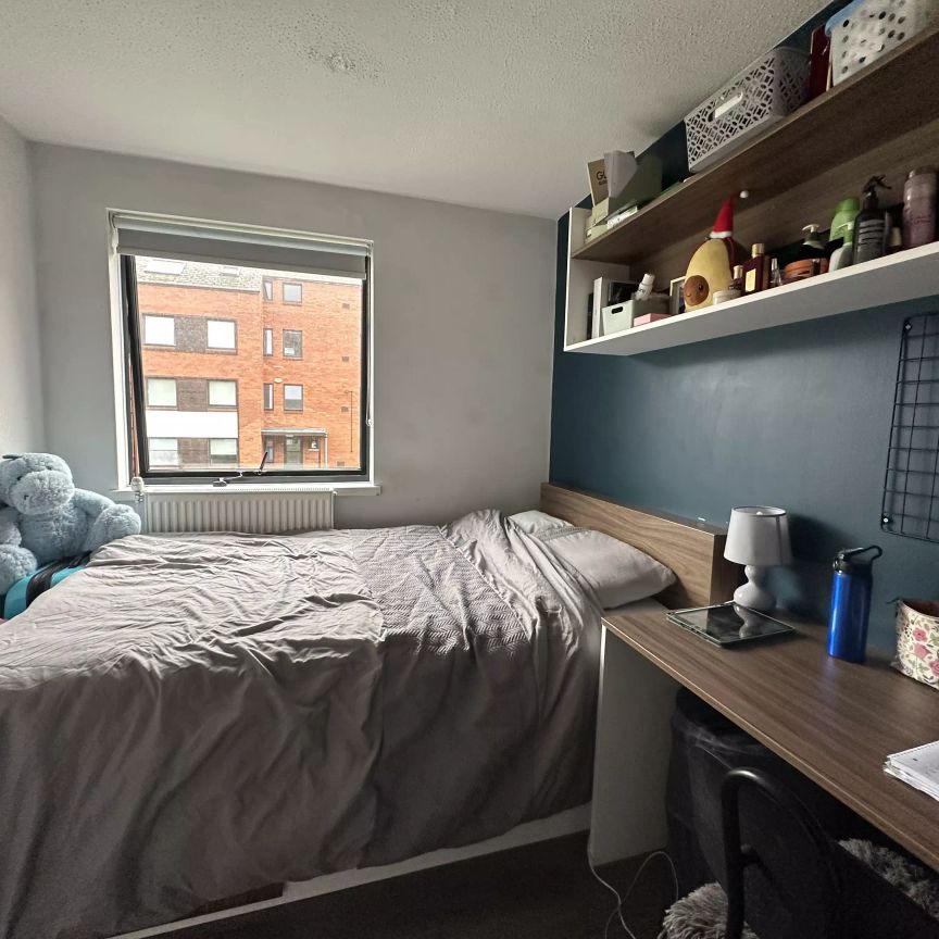 Six Bed Bronze - Photo 1