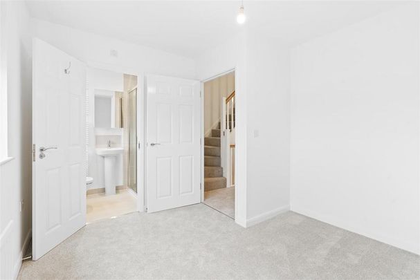 4 bedroom terraced house to rent - Photo 1