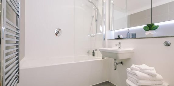 1 bedroom in a flat share to rent - Photo 2