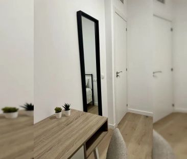 Room in a shared 4-bedroom apartment for rent in La Torrassa, all bills included. - Foto 6