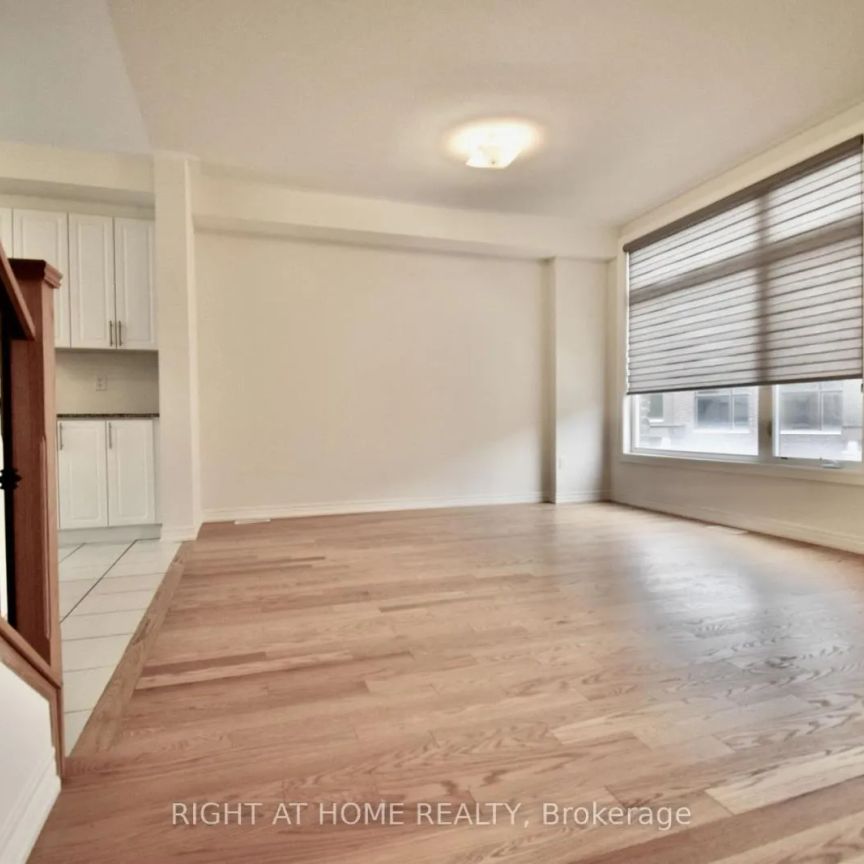 37 QUEENPOST DRIVE - Photo 1