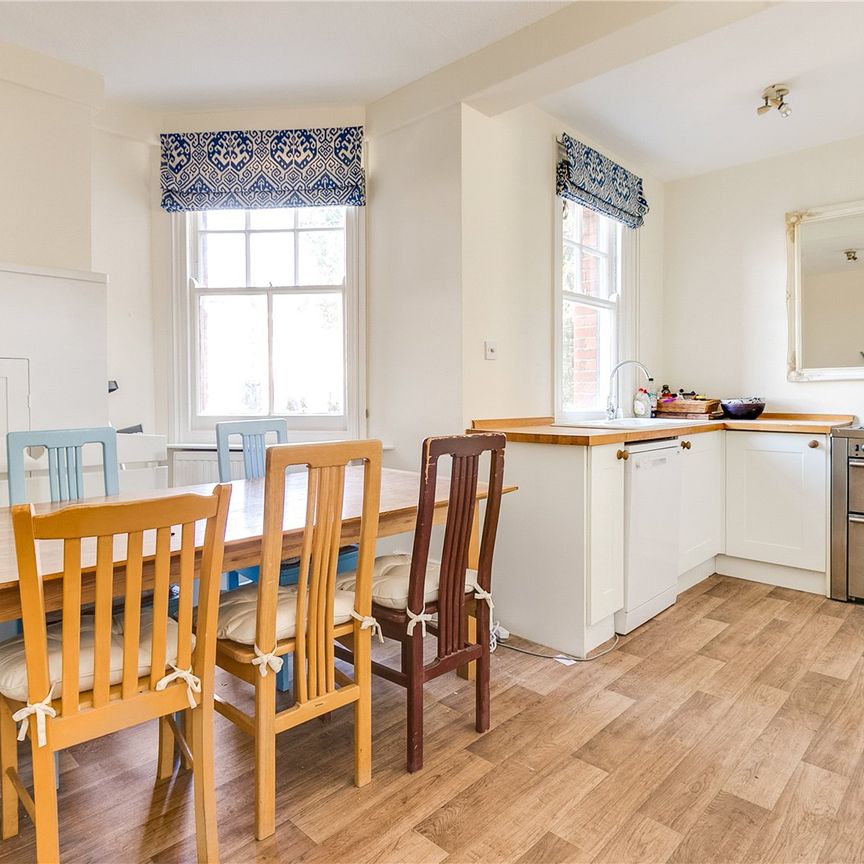 Irving Mansions, London, W14, London - Photo 1