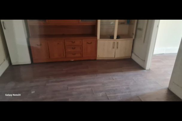 3 Bed Flat, Derby Road, CH42 - Photo 1