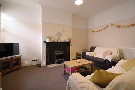 5 Bed - 8 Blandford Gardens, Hyde Park, Leeds - LS2 9AL - Student - Photo 2