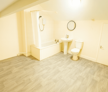 2 bedroom terraced house to rent - Photo 4