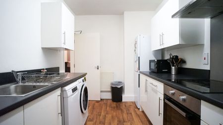 4 bedroom apartment to rent West Street, Sheffield, South Yorkshire, S1 - Photo 3