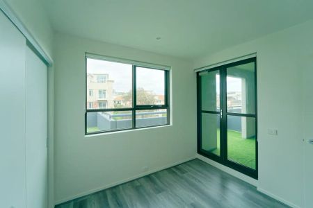 “Impressive Oversized Terrace with Stunning City View” - Photo 3