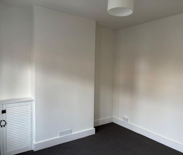 3 BED Terraced House - Photo 6