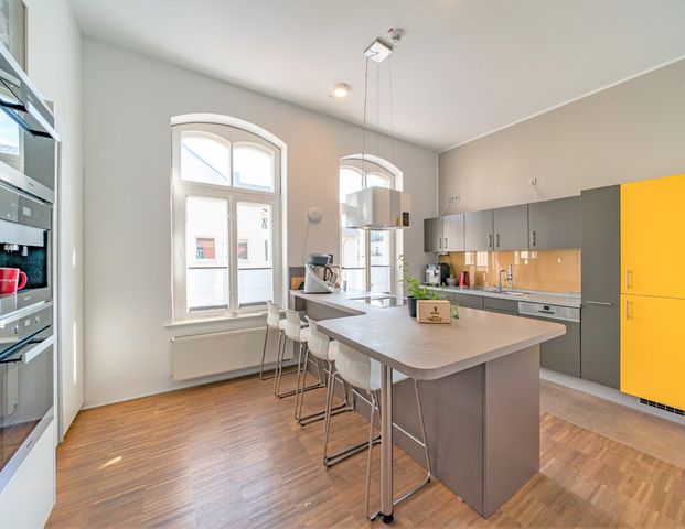 Modernes Bürogebäude im historischen Gewand - Foto 1