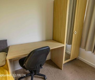 Room 1-9 STILL AVAILABLE!, 50 Eastfield Crescent - Photo 4