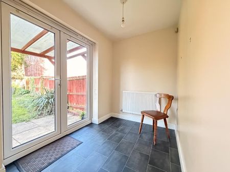 3 bedroom semi-detached house to rent - Photo 4